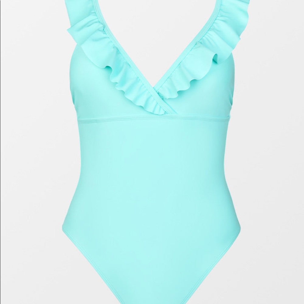 NWT: L Cupshe ruffle bathing suit